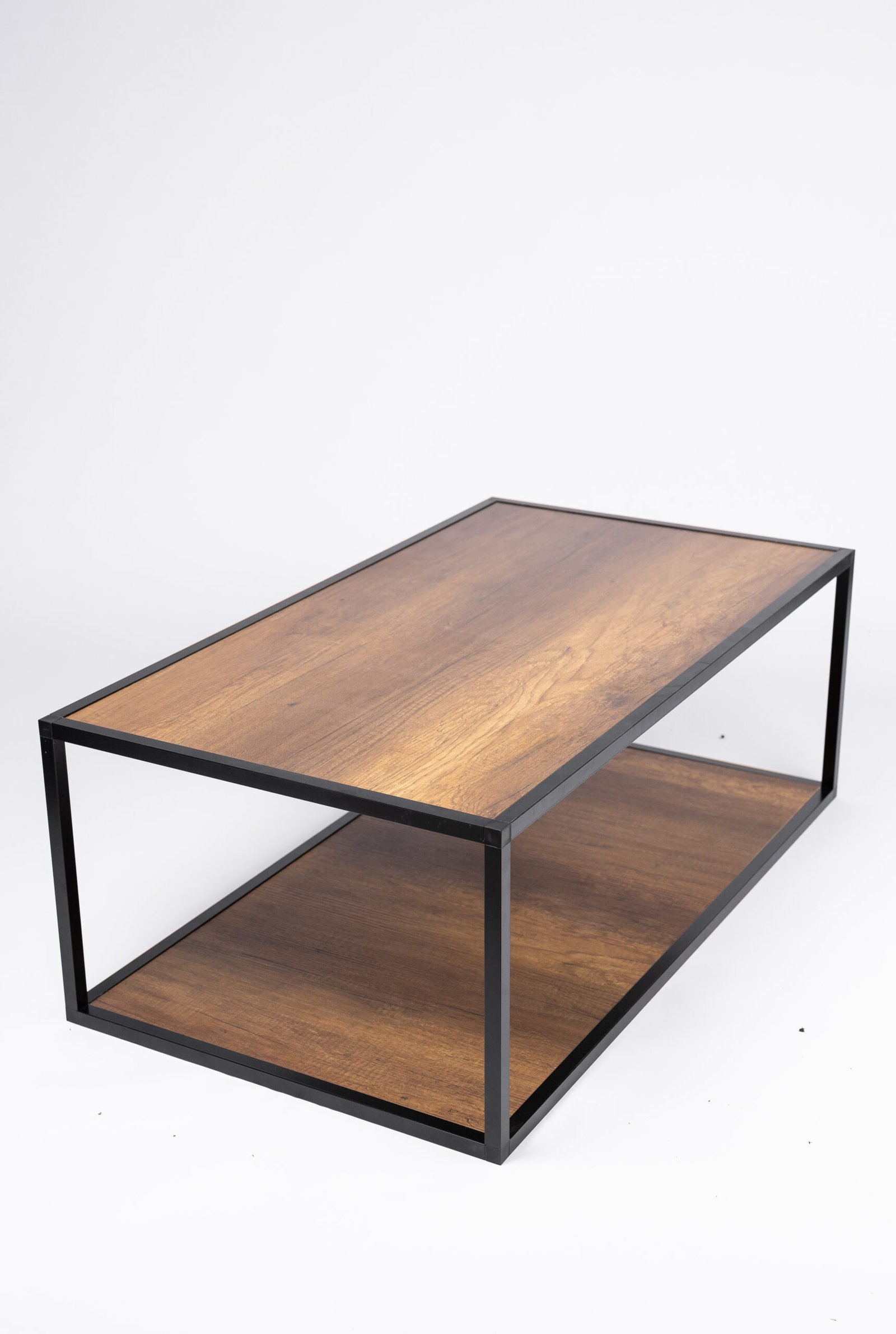 Table fully assembled showing the final result after installation